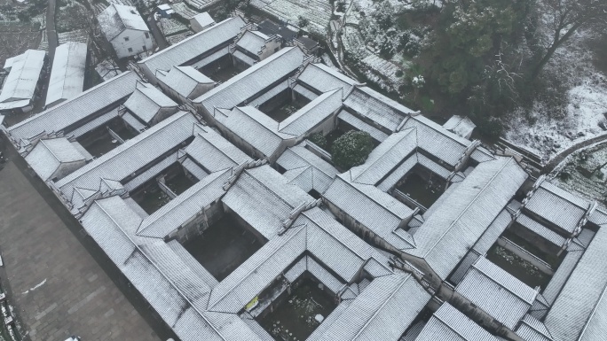 江南明清古建筑千柱屋冬天白墙黑瓦白雪航拍