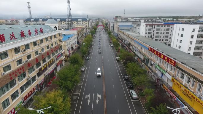 县城 街道 婚车 车队 航拍