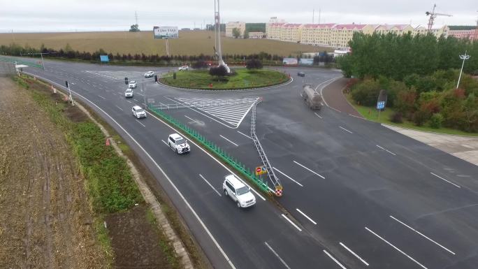 县城 街道 婚车 车队 航拍