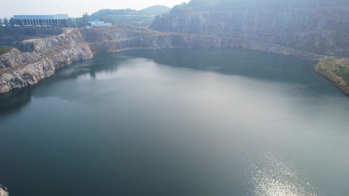 广州黄埔石牙顶天坑采石场湖泊天池