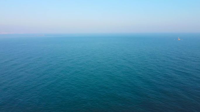 4K航拍 一望无边的大海 晴天的大海海浪