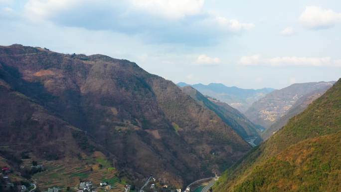 山中的高速公路