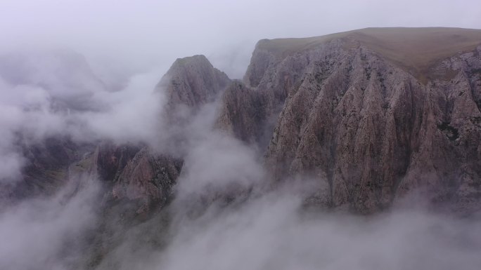 4K航拍甘加秘境险峻山峰云海景观