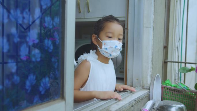 疫情儿童守望 医护人员子女 孩子窗户守望