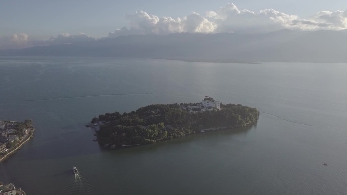 大理洱海逆光阳光大海海景