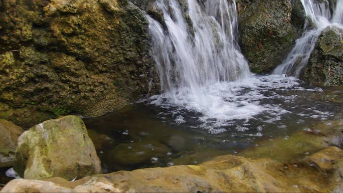 清澈 流水 视频