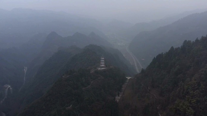 朦胧娄关山