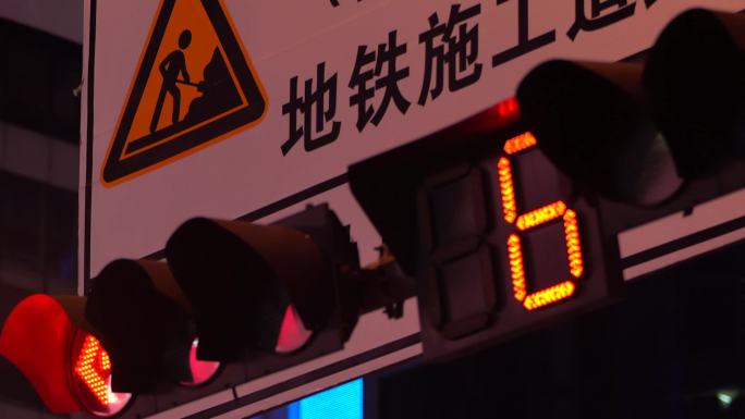 天津南京路地标街拍夜景人流过街车流低帧率