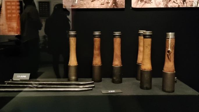 博物馆展示抗战时期手榴弹