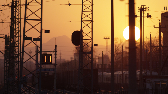 日落车站，北京，夕阳，火车运行运输