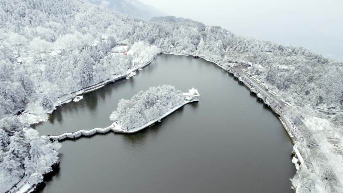 庐山如琴湖雪景