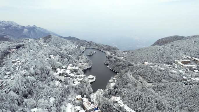庐山如琴湖雪景