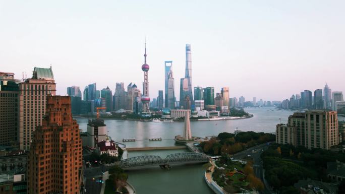 4K航拍上海苏州河外白渡桥东方明珠