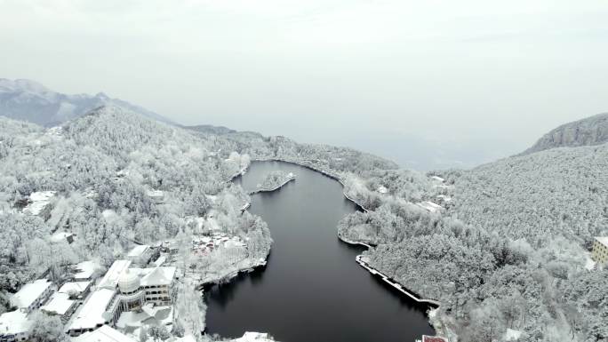 庐山如琴湖雪景