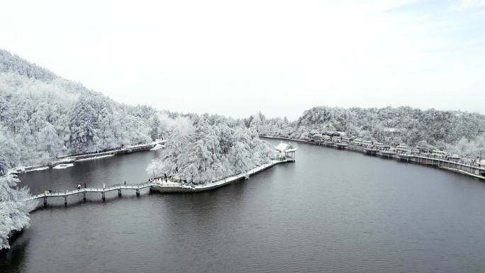 庐山如琴湖雪景