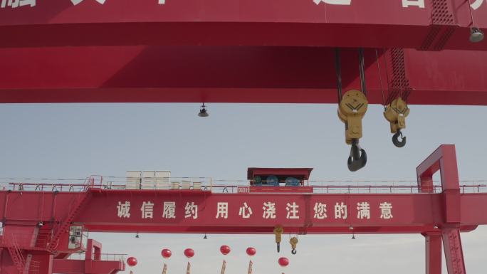 4K原素材-航拍货场龙门吊起重机素材