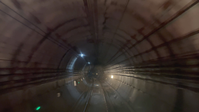 地铁隧道穿梭 地铁驾驶视角