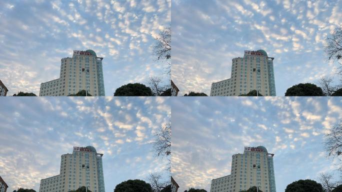 沃顿国际大酒店上空的鱼鳞云地震云延时