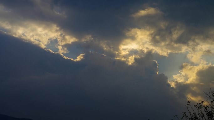 阳光 光芒 光束 动态 云层 天空 延时