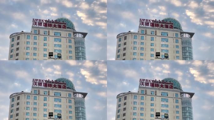 原创4k沃顿国际大酒店上空的鱼鳞云地震云