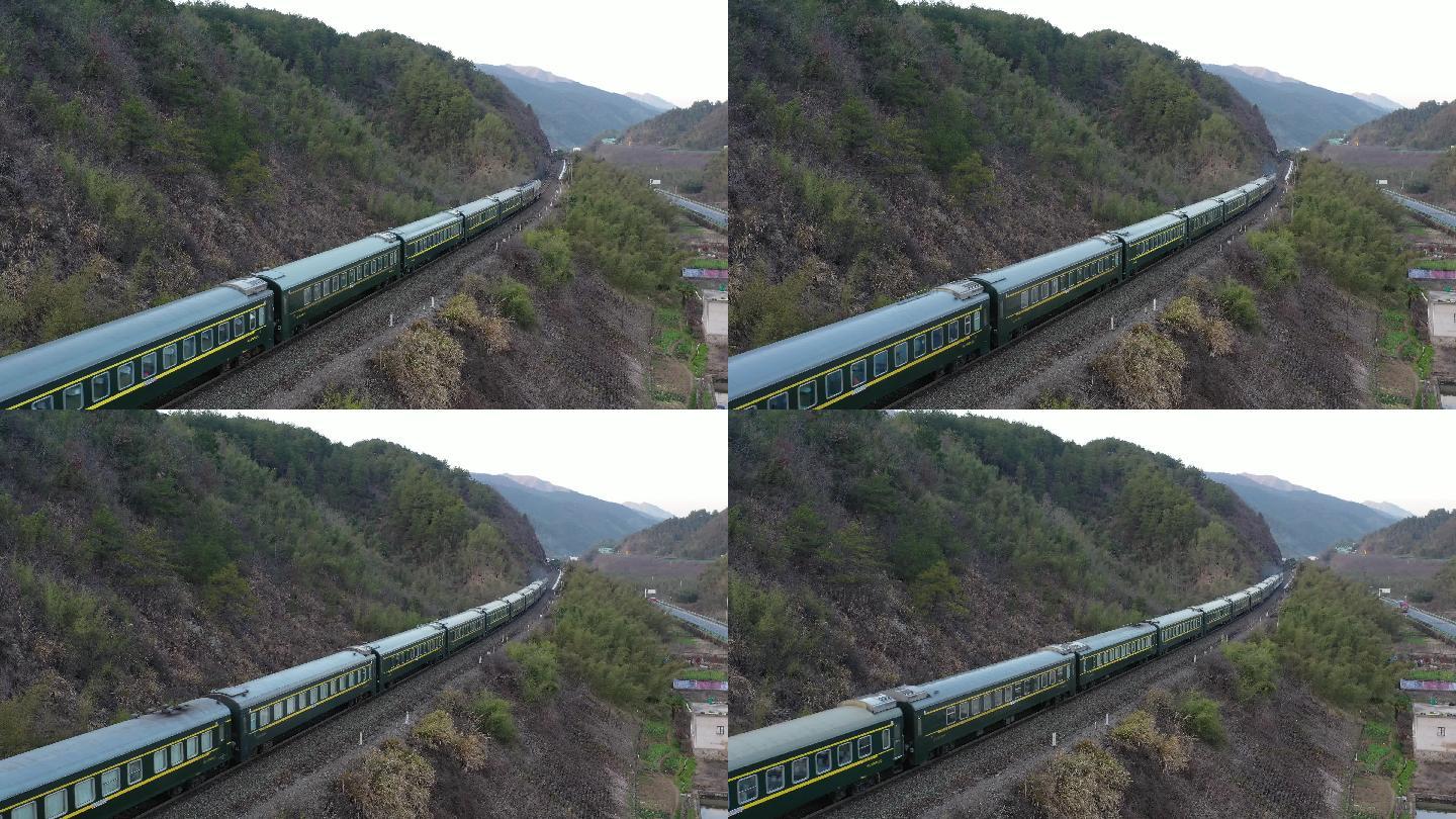 山里行驶的绿皮火车4k航拍素材