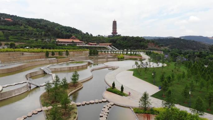 弥勒五彩池风景区