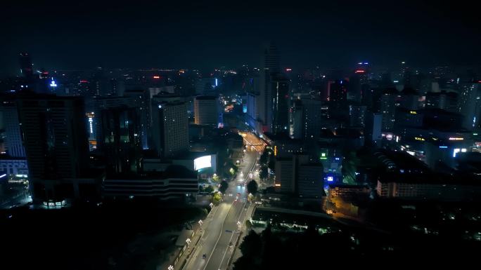 昆明恒隆广场街道夜景