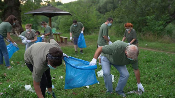 公园清洁志愿者文明行动环保人士环卫公益