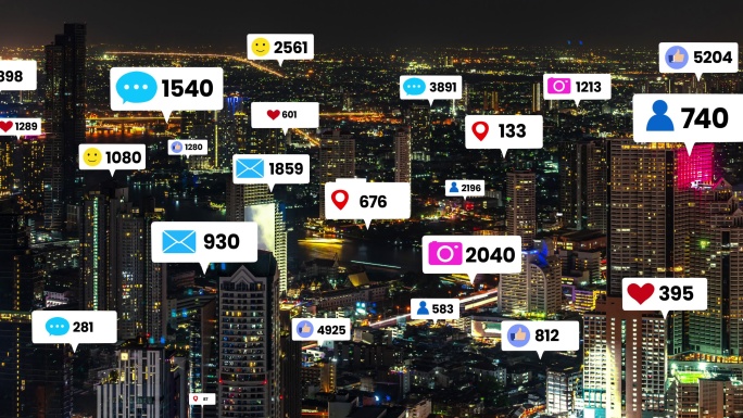 社交媒体图标飞过市中心