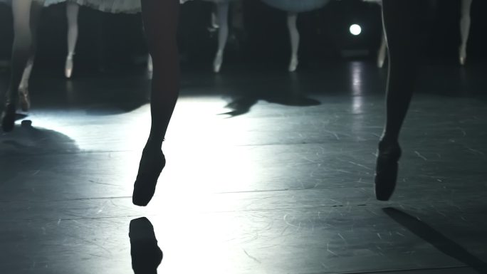 芭蕾舞演员腿部舞蹈的特写镜头