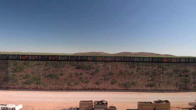 墨西哥和美国之间的边境墙