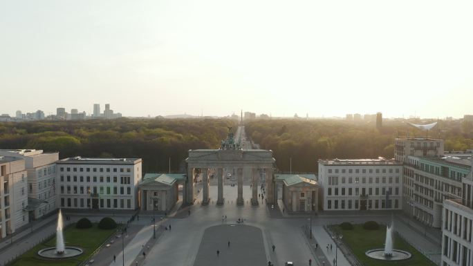 德国柏林城市景观勃兰登堡门市中心菩提树大