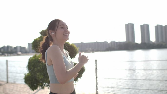 女子慢跑运动晨练休闲美女有氧运动