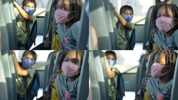 在公共汽车上戴口罩的小学生