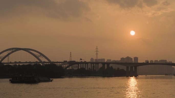 黄昏江边大桥夕阳落日西下