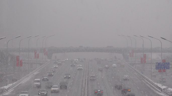 暴雪下的国贸桥