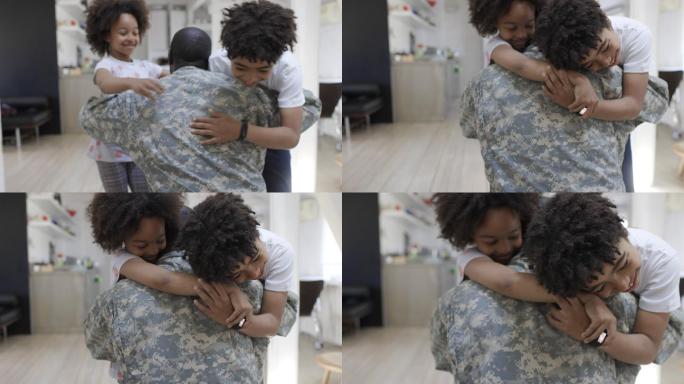 男士兵回到家里，他的孩子们拥抱着他