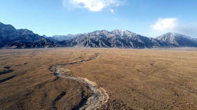 航拍中国-山脉西部旷野大地戈壁