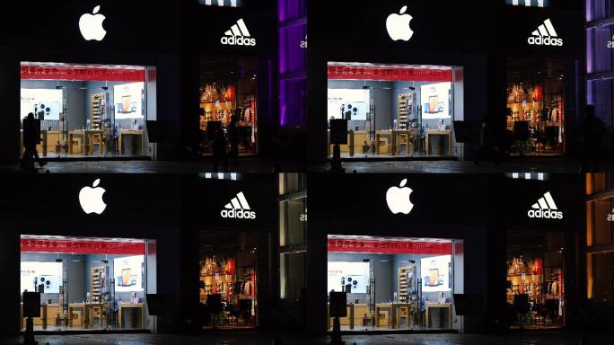 夜晚的苹果门店和adidas阿迪达斯门店