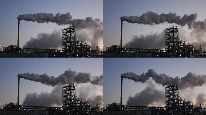 排出烟雾和蒸汽的化工厂。工业空气污染
