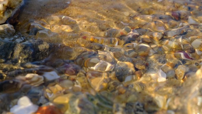 海水冲刷石头