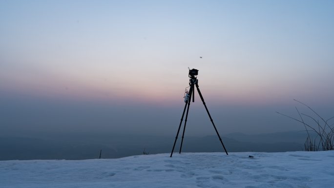 6K雪地相机三脚架拍摄日出延时摄影