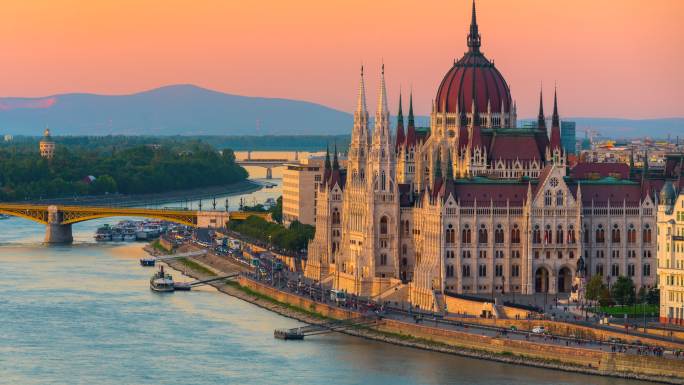匈牙利议会和多瑙河上的链桥