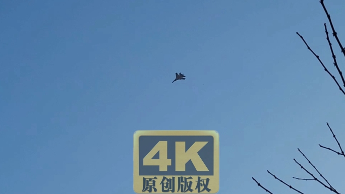 战斗机轰炸机训练飞过城市上空4K