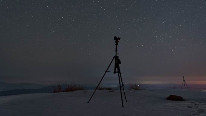 6K雪地相机三脚架拍摄星空延时摄影