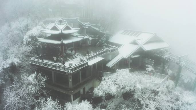 大雪中的杭州北高峰积雪古建筑大气航拍4K