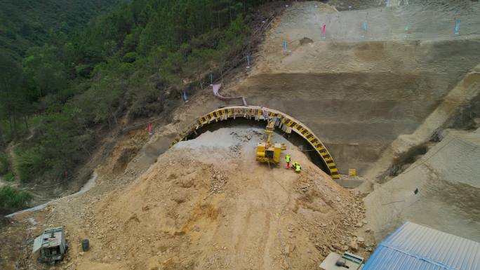 深汕高速隧道施工建设