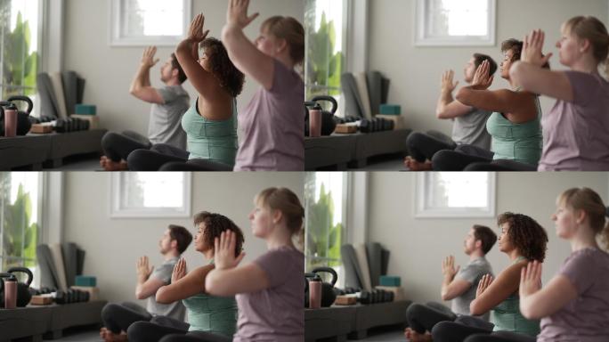 瑜伽课程外国人练瑜伽