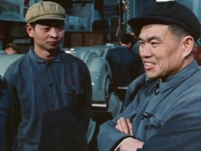 7080年代上海电机厂工人探讨改进方案