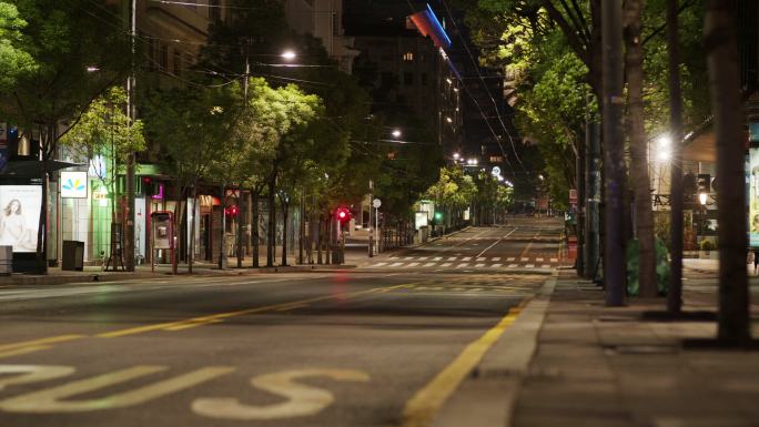 城市夜景深夜街景警车巡逻无人